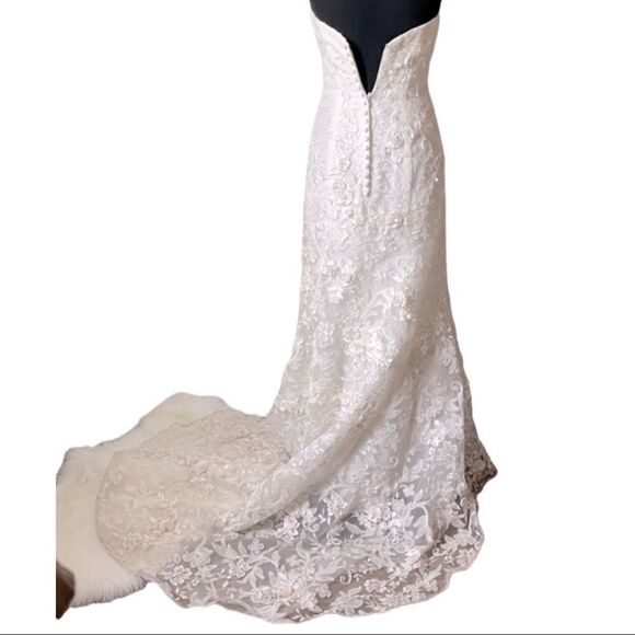 Oleg Cassini Subtle Pink 3D Floral Trumpet Wedding Gown SIZE 2 - Picture 7 of 15